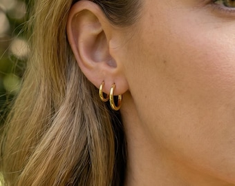 18Kゴールドフィルドのハギーフープピアス、ミニマルな小ぶりフープジュエリー、女性への普段使いにぴったりの繊細なピアスギフト