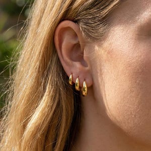 18K Gold Filled Huggie Hoop Earrings, Minimalist Small Gold Hoops,Thick Huggie Earrings, Dainty Everyday Jewelry Gift for Her