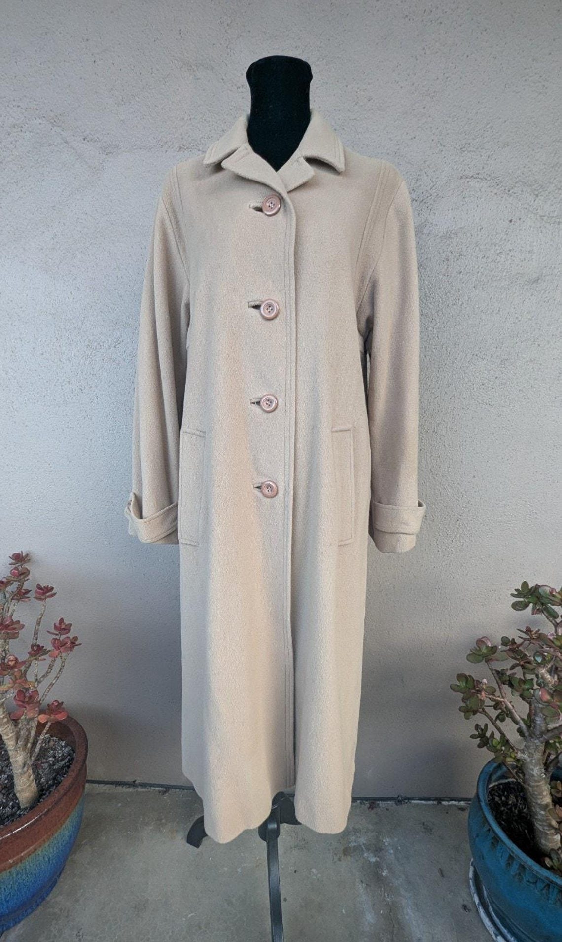 Vintage 1980s-1990s Beige Wool-Blend Long Coat with Belted Raglan Sleeves, photo 3 sur 5