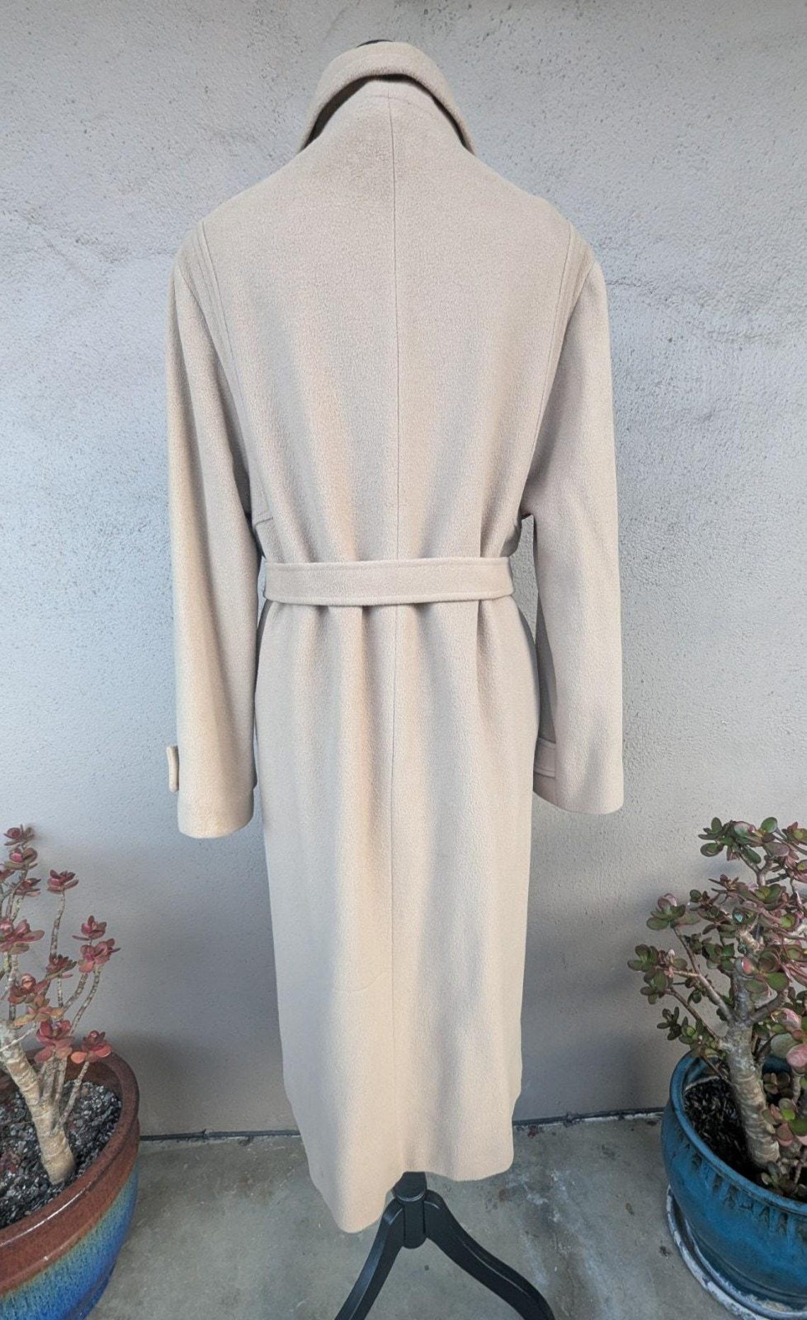 Vintage 1980s-1990s Beige Wool-Blend Long Coat with Belted Raglan Sleeves, photo 2 sur 5