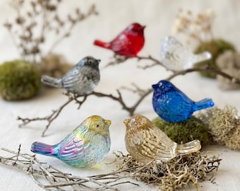 Handmade Elegant Glass Bird Figurine, Bird Watching Gift for Nature Lover, Woodland Animal Statue for Window Sill, Modern Coffee Table Decor
