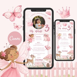 Könnte beinhalten: Zwei Smartphones zeigen eine digitale Geburtstagseinladung in Rosatönen. Das Design enthält einen runden Fotorahmen, eine Krone, eine Fee, einen Frosch, ein Reh und ein Pilzhaus. Der Text lautet unter anderem "Lasst uns feiern!" und "Ich werde 3".