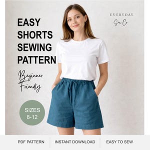 Puede incluir: Una mujer con camiseta blanca y shorts verde azulado. La imagen promociona un "Patrón de costura de shorts fácil" para tallas 8-12, etiquetado como "Apto para principiantes". El texto también indica que es un patrón PDF, de descarga instantánea y fácil de coser.