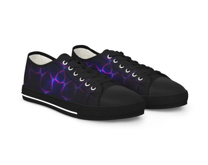 Neon Plasma Pattern Men's Low Top Sneakers | Electric Purple Grid