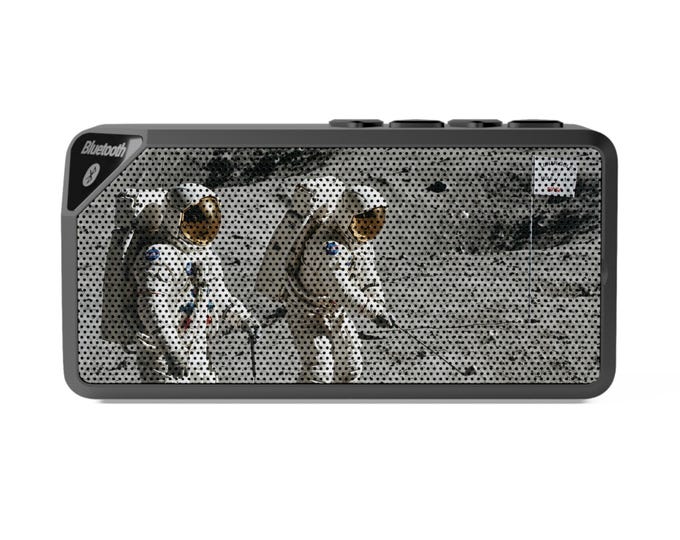 Astronaut Moon Walk Speaker | Retro Space Lunar Design Bluetooth Speaker