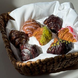 Vela realista em formato de croissant | Pastelaria francesa, aroma de brioche, cera natural