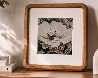 Weiße Magnolie Kleiner gerahmter Kunstdruck | Botanische Aquarell Deko | Teak oder Walnuss Rahmen Geschenk für Sie