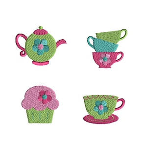 以下が含まれることがあります： お茶会をテーマにした刺繍パッチ4点セット。セットには、ティーポット、3つのティーカップを重ねたもの、ティーカップとソーサー、カップケーキが含まれています。