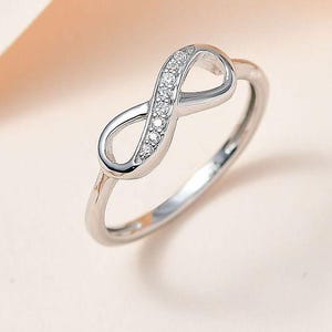 Anel infinito de diamantes, figura oito em prata de lei, joia minimalista.