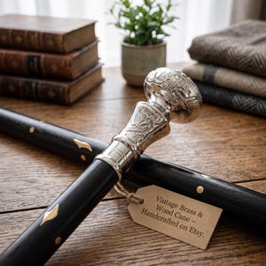 Graverad träkäpp med silverfärgad knopphandtag | Vintage gentlemankäpp, present till män