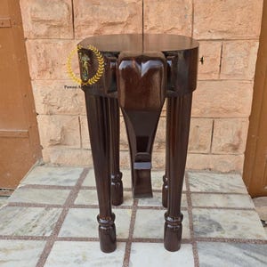 Taburete lateral artesanal con patas de elefante / Taburete de entrada en forma de D con cajón