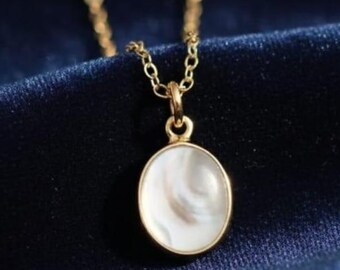 Natural Gold Oval Mother of Pearl Pendant Necklace – Minimal Handmade Jewelry