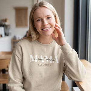 Personalisierter Mama Hoodie mit Namen und Jahr, Mama Pullover,  Geschenk für Mama personalisiert, Muttertag Geschenk
