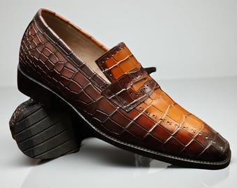 Mocassini casual da uomo, nuovi, fatti a mano, in coccodrillo color marrone e marrone chiaro