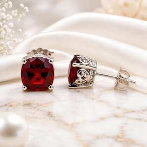 Pendientes de botón con diseño de rubí sintético y filigrana, de inspiración vintage, en plata de ley 925, 5 mm, 6,5 mm, 8 mm. Un precioso regalo de aniversario para ella o para él.