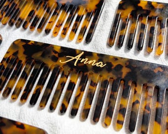 Kundenspezifischer geschnitzter Kamm, personalisierte Kammanpassung, Bernsteinhaarkamm, Brautjungfergeschenk, Geburtstagsgeschenk