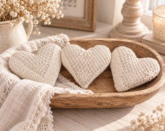 Juego de 3 adornos de encaje en forma de corazón para cuencos, corazones de lino hechos a mano, decoración de estilo rústico, decoración de estanterías estilo cottagecore, acento rústico neutro para el hogar.
