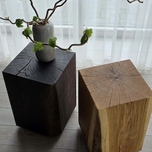 Mesa cúbica de roble, mesa de centro, mesa auxiliar, mesa decorativa de madera de roble oscuro, muebles de roble macizo, mesa minimalista hecha a mano con ruedas.