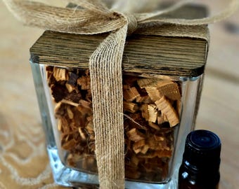 Diffuser with oak wood and 10 ml refill scented with mango essential oil.