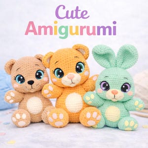Peut inclure: Trois peluches amigurumi faites à la main : un ours brun, un ours orange et un lapin vert menthe. Chacun a de grands yeux expressifs et des pieds en forme de pattes. Le texte "Cute Amigurumi" est affiché au-dessus.