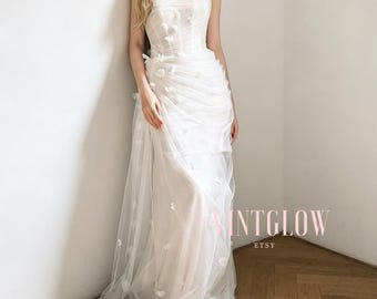 Custom White Strapless Tulle Wedding Dress with 3D Floral Appliqués for Brides