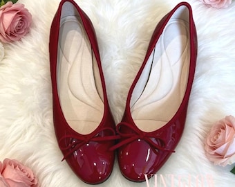 Sapatilhas de Ballet com Laço | Sapatilhas Femininas de Verniz com Bico Redondo e Salto Médio (Salto de 4,5 cm)