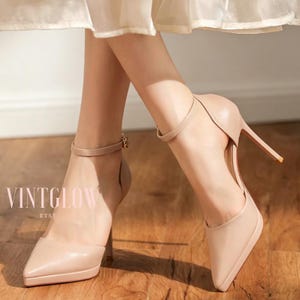 Frauen-Platform Ankle Strap Stiletto Heels Spitze Toe aushöhlen Pumps