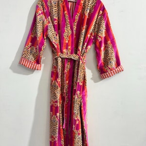 Tigermönstrad kimono-morgonrock | Rosa & orange djurmönstrad duster | Boho Statement-överdrag | Färgglad lätt loungekimono