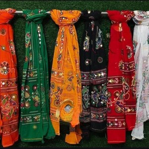 Handbroderad spegelblank bomullsdupatta, etnisk indisk traditionell Phulkari-sjal för kvinnor