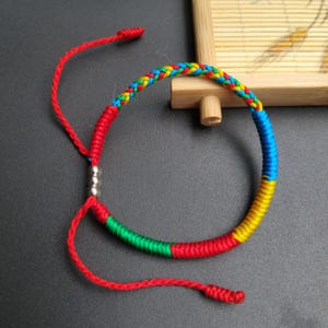 Pulsera del orgullo de género neutro – Cordón tibetano ajustable hecho a mano / Símbolo LGBTQIA+ / Joyería de identidad y expresión de amor / Caja de regalo incluida