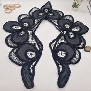 Antieke Kant Kraag, Vintage Art Deco Halsstuk, Zwarte Zijde en Katoen Gestructureerde Bloemen, Breedte 15 cm (5.9 in)