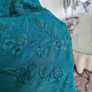 Mantón de Manila Isabelino Antiguo, Seda Verde Azulado para Artesanía, Mantón de Manila Dañado del Siglo XIX para Restauración