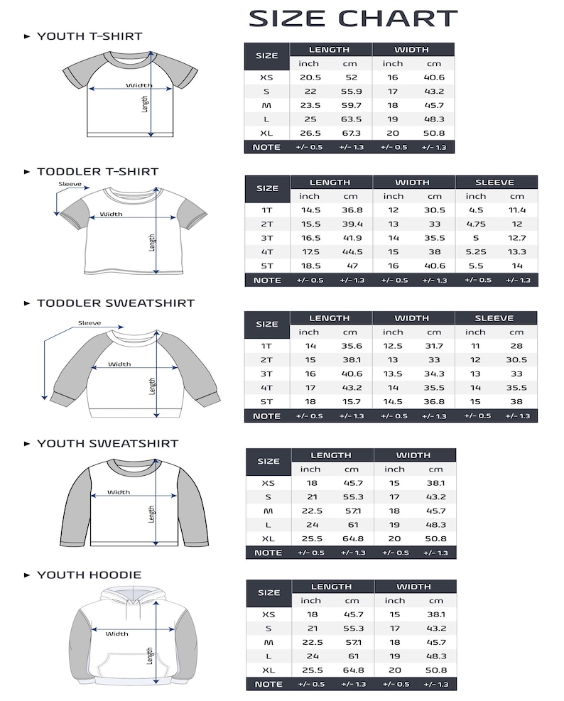 Op de afbeelding: Een maattabel voor t-shirts, sweatshirts en hoodies voor kinderen en peuters. De maten zijn in inches en centimeters. De tabel bevat lengte, breedte en mouwmaten voor verschillende maten.