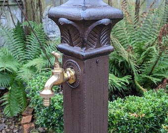 Fontana autoportante in stile antico, realizzata in alluminio pressofuso, con rubinetto incluso, decorazione da giardino, elemento d'acqua con griglia, marrone ruggine, DR-1547