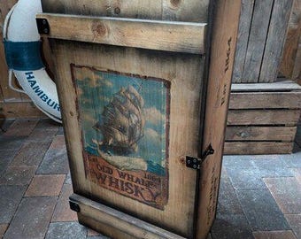 Barkast, barkrat, OLD WHALE WHISKY, vrachtkrat, minibar, hout, bruin, Ierse pub, shabby chic, retro, vintage, woondecoratie, antieke stijl, gekleurde print