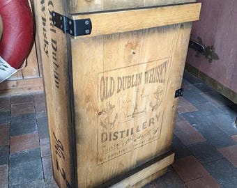 Dublin whisky barkast, minibar, barmeubels, hout, gerecycled hout, Ierse pub, shabby chic, retro, vintage, woondecoratie, nieuw