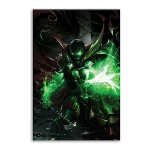 Puede incluir: Ilustración de cómic de Spawn, un superhéroe, sobre un fondo oscuro. Spawn viste un traje negro con una capa roja y energía verde que emana de sus manos y ojos. También se ven cadenas y una calavera.