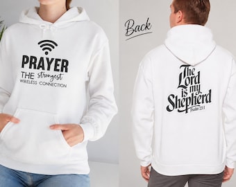 Op de afbeelding: Een witte hoodie met zwarte tekst en een wifi-symbool op de voorkant met de tekst PRAYER THE strongest WIRELESS CONNECTION. De achterkant van de hoodie toont de zwarte tekst The Lord is my Shepherd Psalm 23:1 in een sierlijk lettertype.