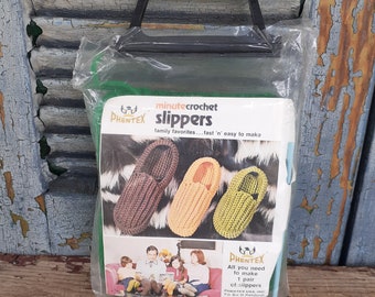 vintage 1960s crocheted slippers kit Phentex minute crochet green 3 ply poly yarn