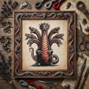 Peut inclure: Illustration encadrée d'un dragon à plusieurs têtes, avec un cadre en bois détaillé orné de sculptures de dragons. Le dragon est représenté dans des tons de rouge, de gris et de noir. L'œuvre est entourée de fournitures artisanales, dont du fil, des ciseaux et des cartes, sur une surface en bois.