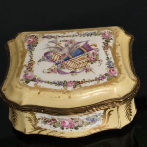 Sevres Style Yellow Ground Porcelain Box – Love Birds & Floral Decoration – c.1890