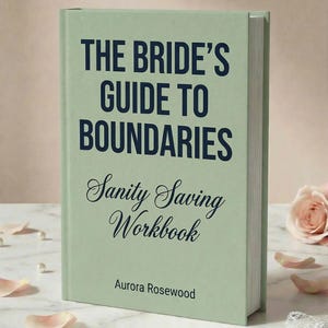 Könnte beinhalten: Ein Hardcover-Buch mit dem Titel "THE BRIDE'S GUIDE TO BOUNDARIES" mit dem Untertitel "Sanity Saving Workbook" von Aurora Rosewood. Das Buch hat einen hellgrünen Einband mit dunkelblauem Text. Der Hintergrund umfasst Rosenblätter und Perlen.