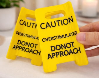 Precaución: Pinza para el cabello con efecto de sobreestimulación, accesorio con señal de advertencia amarilla.