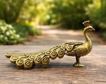 Figura vintage de pavo real de latón – Mini estatua de pájaro, pavo real decorativo de metal, detalle decorativo para el hogar