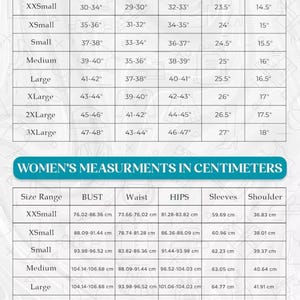 Pode incluir: Uma tabela de tamanhos intitulada WOMEN'S MEASURMENTS IN INCHES e WOMEN'S MEASURMENTS IN CENTIMETERS. A tabela lista faixas de tamanho de XXSmall a 3XLarge com medidas para busto, cintura, quadris, mangas e ombros em polegadas e cent&iacute;metros.