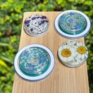 Handmade Real Flower Resin Phone Grip, Magnetic Base For Kindle, Pressed Forget Me Not Daisy Fern Leaf Grip Holder, Charming Gift