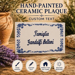 Hausschild aus Keramik, 30 × 20 cm, blaues Blumenmuster, mit individuellem Text
