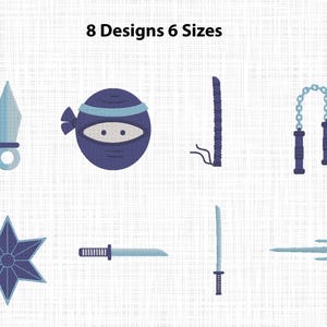 Puede incluir: Ilustración con ocho diseños temáticos de ninja en azul y azul claro. Los diseños incluyen una estrella ninja, un ninja, un kunai, una katana, un arma de cadena, una espada y un sai. El texto en la parte superior dice "8 Designs 6 Sizes."