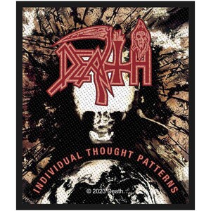 Op de afbeelding: Een zwarte patch met de bandnaam "DEATH" in rode, gestileerde letters, met een schedel en zeis ontwerp. De tekst "INDIVIDUAL THOUGHT PATTERNS" is onderaan gebogen, met "© 2023 Death." onderaan.