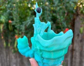 Praying Mantis Planter - 3D Printed Insect Garden Pot - Made to Order